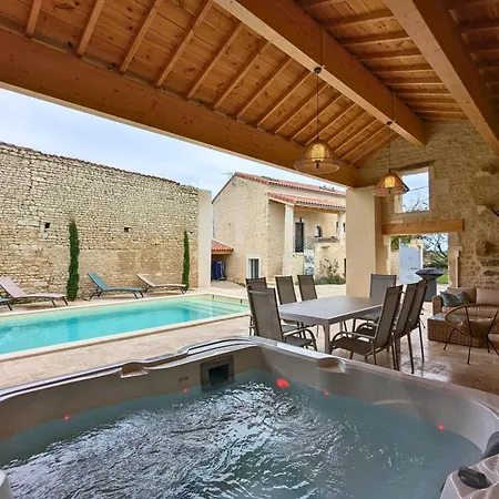 Maison Avec Piscine - 8 Pers. * Saint-Amant-de-Nouere
